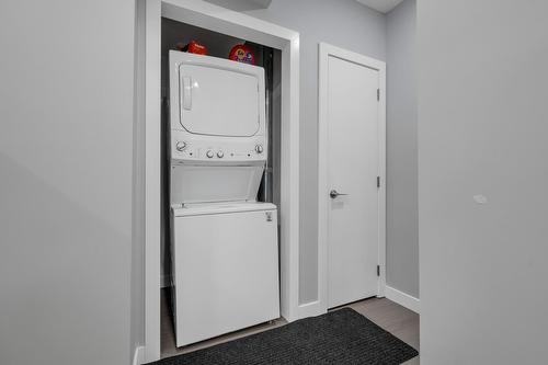 10104  122 Ave Nw, Edmonton, AB - Indoor Photo Showing Laundry Room