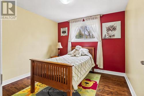 8 Parkview Drive, St. Thomas, ON - Indoor Photo Showing Bedroom