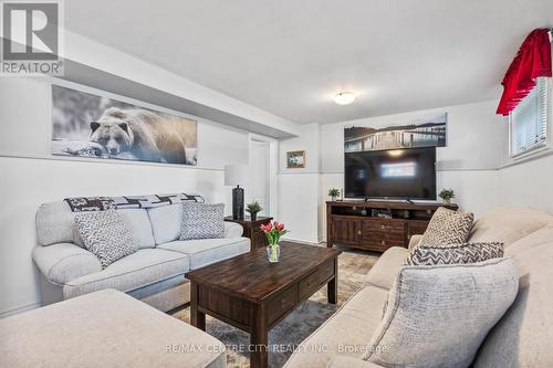 8 Parkview Drive, St. Thomas, ON - Indoor Photo Showing Living Room