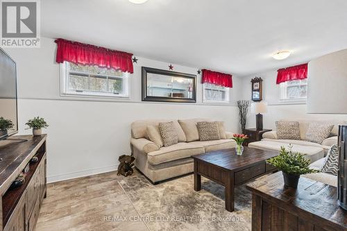 8 Parkview Drive, St. Thomas, ON - Indoor Photo Showing Living Room