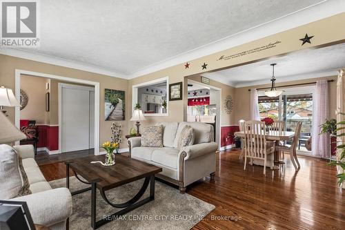 8 Parkview Drive, St. Thomas, ON - Indoor Photo Showing Living Room