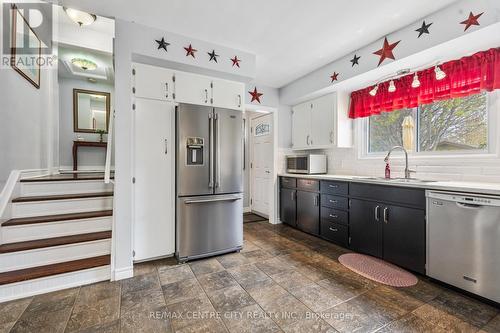 8 Parkview Drive, St. Thomas, ON - Indoor Photo Showing Kitchen