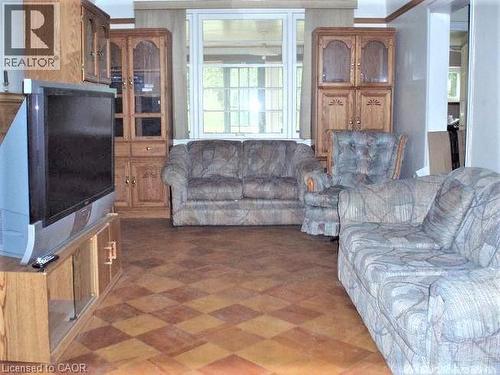 156 Bond Street S, Hamilton, ON - Indoor Photo Showing Living Room