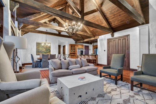 Living Room - 1015 Ch. Cochrane, Mont-Tremblant, QC - Indoor Photo Showing Living Room