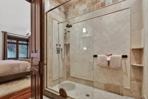 Bathroom - 1015 Ch. Cochrane, Mont-Tremblant, QC - Indoor Photo Showing Bathroom