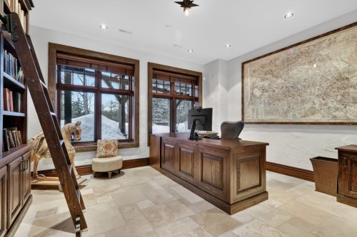 Office - 1015 Ch. Cochrane, Mont-Tremblant, QC - Indoor