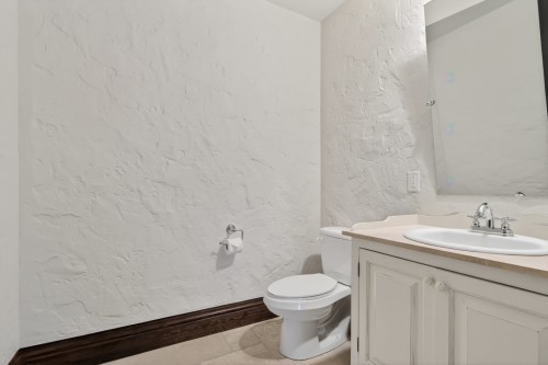 Bathroom - 1015 Ch. Cochrane, Mont-Tremblant, QC - Indoor Photo Showing Bathroom