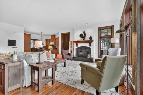 Living Room - 1015 Ch. Cochrane, Mont-Tremblant, QC - Indoor Photo Showing Living Room With Fireplace