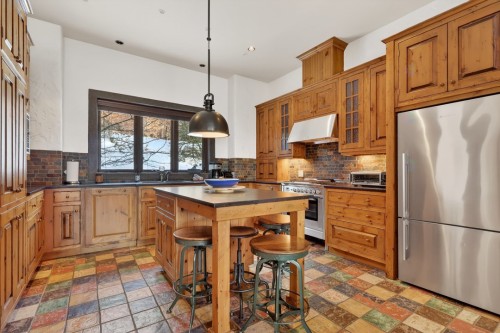 Kitchen - 1015 Ch. Cochrane, Mont-Tremblant, QC - Indoor Photo Showing Kitchen With Upgraded Kitchen