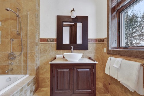 Bathroom - 1015 Ch. Cochrane, Mont-Tremblant, QC - Indoor Photo Showing Bathroom