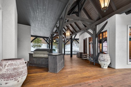 Entry - 1015 Ch. Cochrane, Mont-Tremblant, QC - Indoor