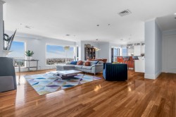 702-24 Ch. Bates  Montréal (Outremont), QC H2V 1A8