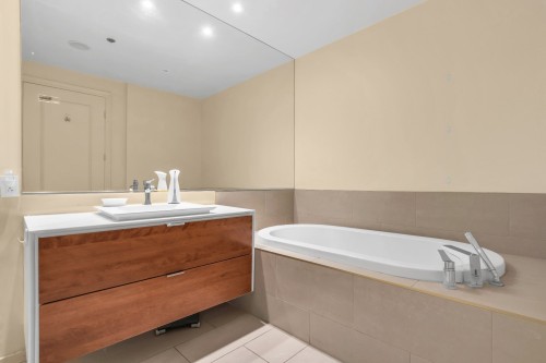 Bathroom - 702-24 Ch. Bates, Montréal (Outremont), QC - Indoor Photo Showing Bathroom