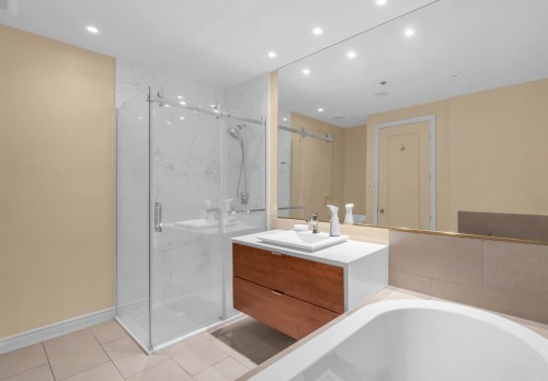 Master Bathroom - 702-24 Ch. Bates, Montréal (Outremont), QC - Indoor Photo Showing Bathroom