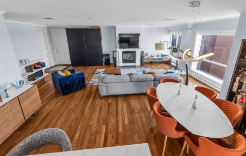 Overall view - 702-24 Ch. Bates, Montréal (Outremont), QC - Indoor Photo Showing Living Room With Fireplace