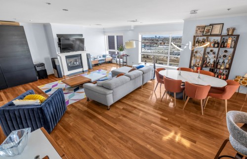 Overall view - 702-24 Ch. Bates, Montréal (Outremont), QC - Indoor Photo Showing Living Room With Fireplace
