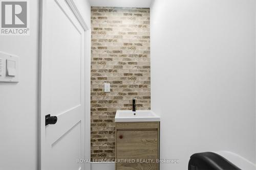 590 Barton Street E, Hamilton, ON 
