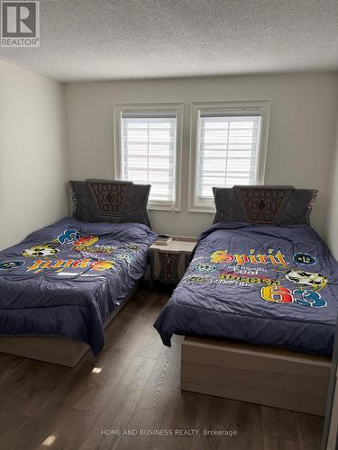 5807 Cornell Crescent, Mississauga, ON - Indoor Photo Showing Bedroom