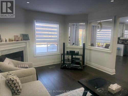 5807 Cornell Crescent, Mississauga, ON - Indoor Photo Showing Living Room With Fireplace
