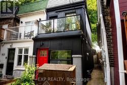 819 CRAVEN ROAD  Toronto, ON M4L 2Z7