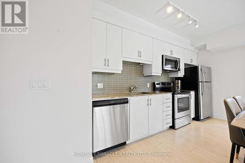 222 - 4040 Upper Middle Road, Burlington, ON - Indoor Photo Showing Kitchen