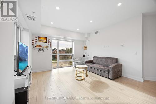 222 - 4040 Upper Middle Road, Burlington, ON - Indoor Photo Showing Living Room