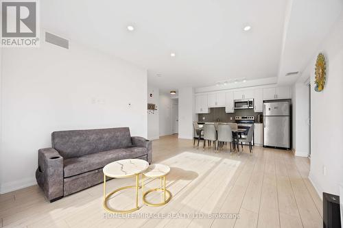 222 - 4040 Upper Middle Road, Burlington, ON - Indoor Photo Showing Living Room