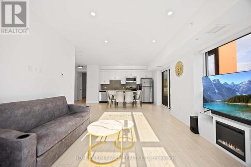 222 - 4040 Upper Middle Road, Burlington, ON - Indoor Photo Showing Living Room