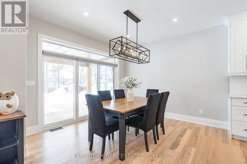 7 Reynolds Road, Tiny, ON - Indoor Photo Showing Dining Room