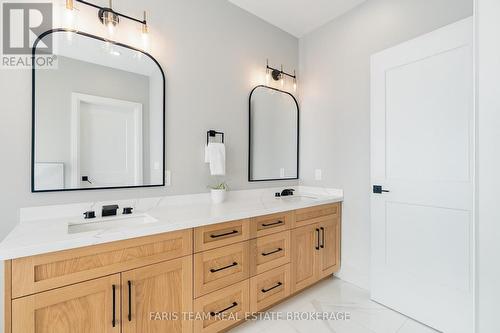 7 Reynolds Road, Tiny, ON - Indoor Photo Showing Bathroom