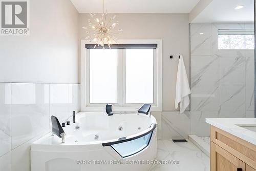 7 Reynolds Road, Tiny, ON - Indoor Photo Showing Bathroom