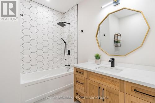 7 Reynolds Road, Tiny, ON - Indoor Photo Showing Bathroom