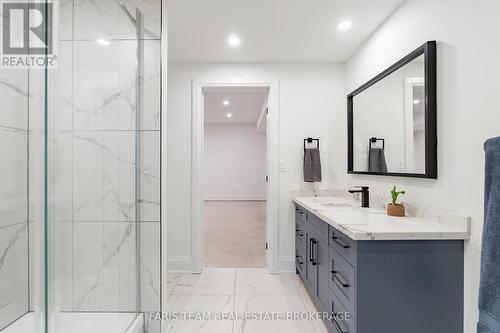 7 Reynolds Road, Tiny, ON - Indoor Photo Showing Bathroom