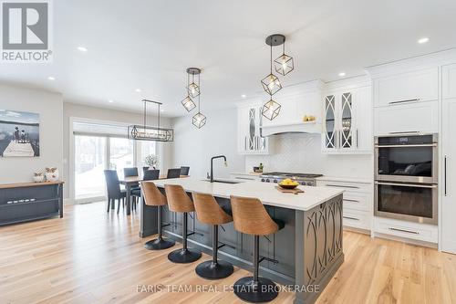 7 Reynolds Road, Tiny, ON - Indoor Photo Showing Kitchen With Upgraded Kitchen