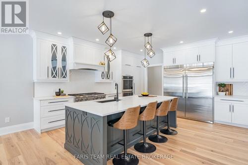 7 Reynolds Road, Tiny, ON - Indoor Photo Showing Kitchen With Upgraded Kitchen