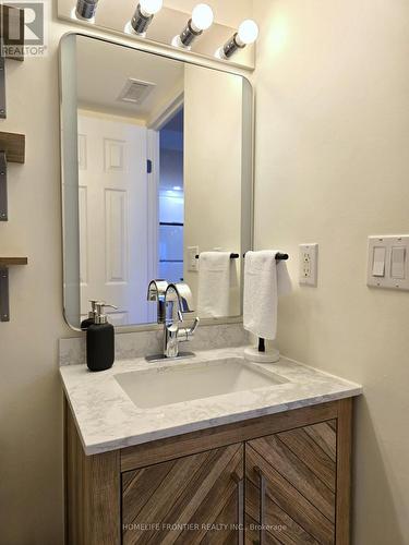 201 - 35 Hunt Avenue, Richmond Hill, ON - Indoor Photo Showing Bathroom