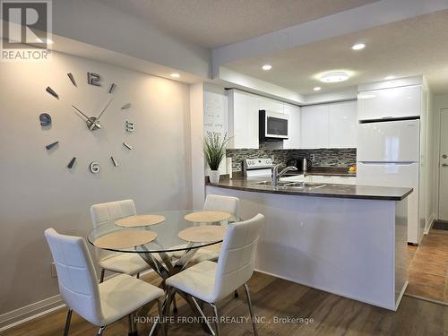 201 - 35 Hunt Avenue, Richmond Hill, ON - Indoor