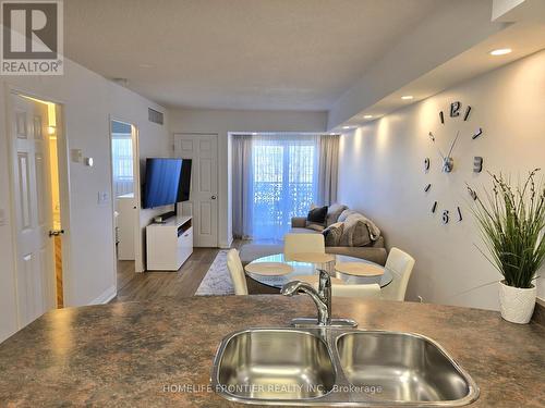 201 - 35 Hunt Avenue, Richmond Hill, ON - Indoor Photo Showing Kitchen With Double Sink