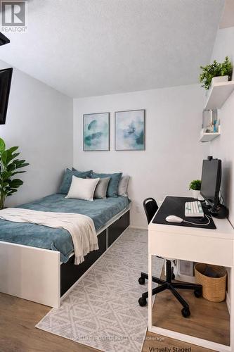 201 - 35 Hunt Avenue, Richmond Hill, ON - Indoor Photo Showing Bedroom