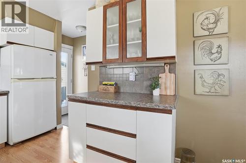39 Bedford Crescent, Regina, SK - Indoor Photo Showing Kitchen