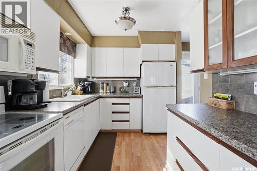 39 Bedford Crescent, Regina, SK - Indoor Photo Showing Kitchen