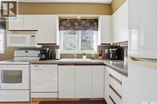 39 Bedford Crescent, Regina, SK - Indoor Photo Showing Kitchen