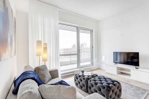 805-360 Rue Atateken  Montréal (Ville-Marie), QC H2L 0E4