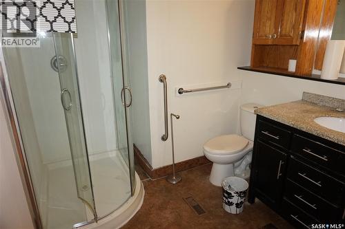 46 Rogers Place, Regina, SK - Indoor Photo Showing Bathroom
