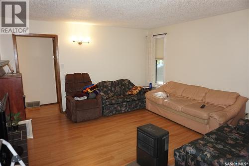 46 Rogers Place, Regina, SK - Indoor Photo Showing Living Room