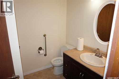 46 Rogers Place, Regina, SK - Indoor Photo Showing Bathroom