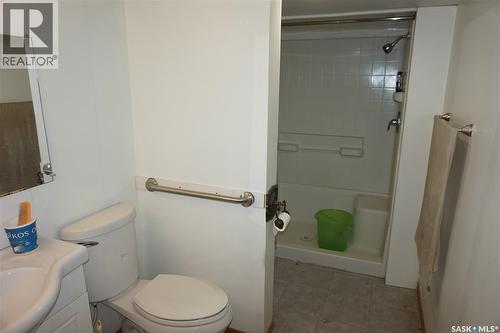46 Rogers Place, Regina, SK - Indoor Photo Showing Bathroom