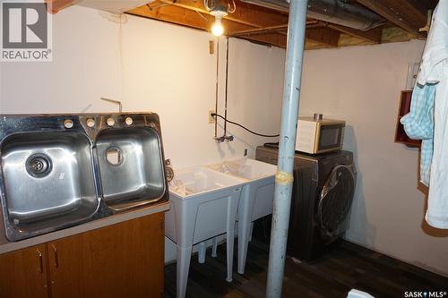 46 Rogers Place, Regina, SK - Indoor Photo Showing Laundry Room