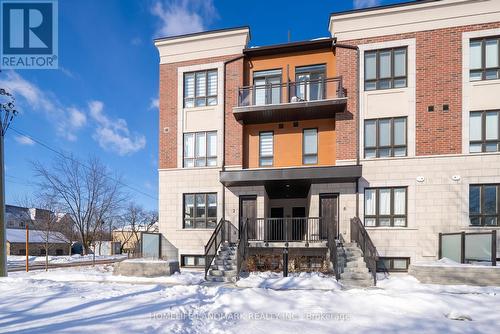 2 - 4015 HICKORY DRIVE  Mississauga, ON L4W 1L1