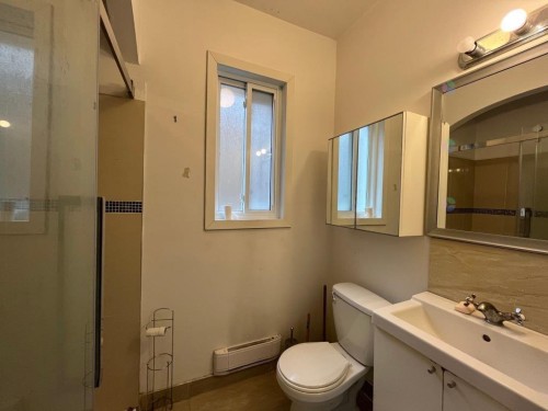 Bathroom - 4996 Rue Fulton, Montréal (Côte-Des-Neiges/Notre-Dame-De-Grâce), QC - Indoor Photo Showing Bathroom